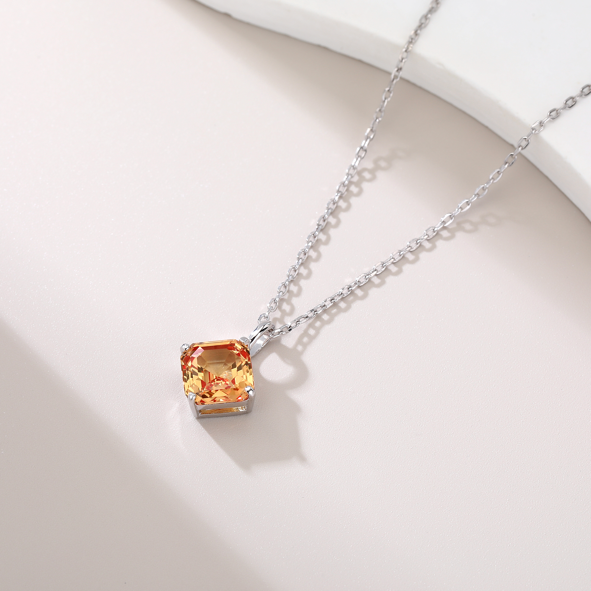 Bezel-Set Diamond-Shaped Small – обзор и цена Bezels Set Pendant